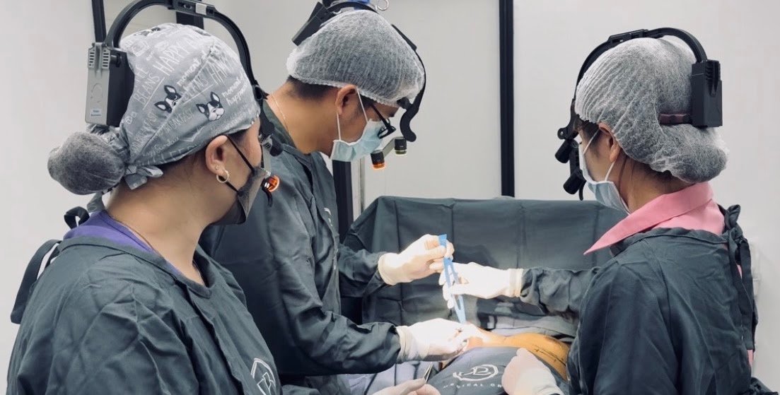 Surgical team at D&B Medical Group