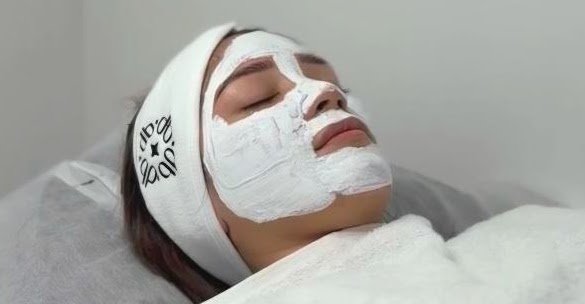Facial treatment at D&B Medical Group